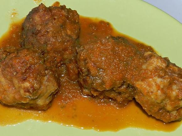 Albóndigas con salsa de verduras y soja