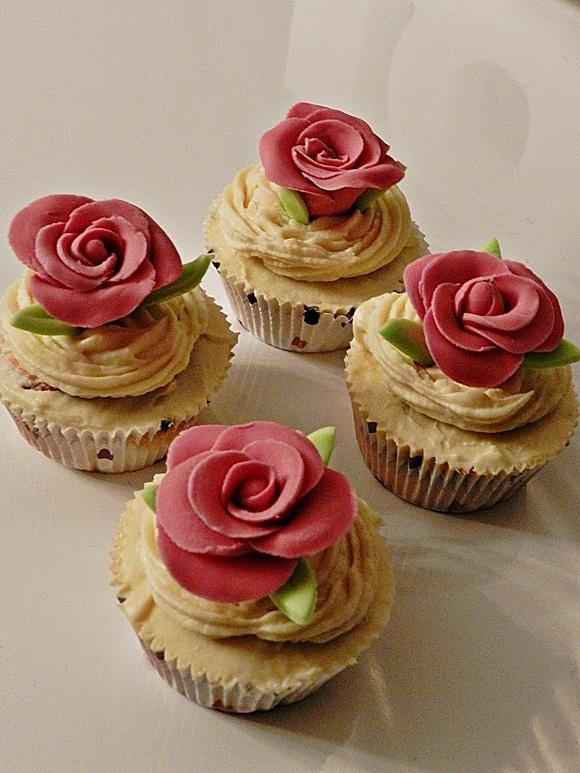 Cupcakes de chocolate blanco con ganaché de chocolate blanco