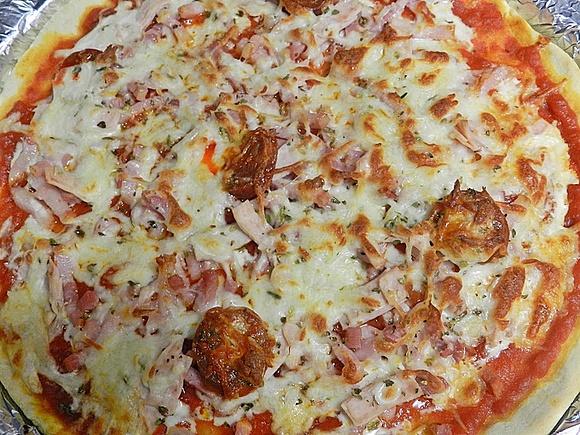 Pizza de bacon y pavo