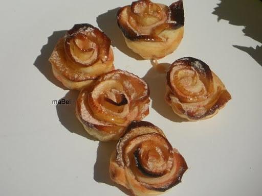 Flores de hojaldre y manzana