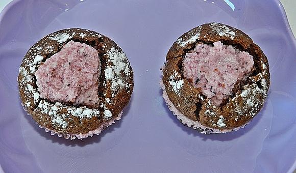 Cupcakes de chocolate con corazón de arándanos