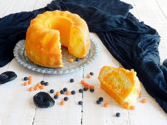 Bundt cake de claras con sabor a cítricos
