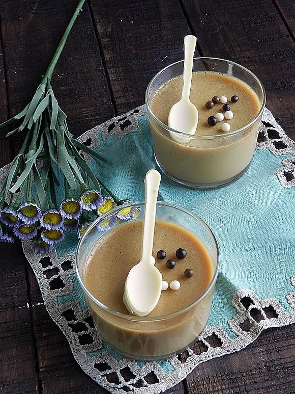 Vasitos de chocolate blanco y caramelo