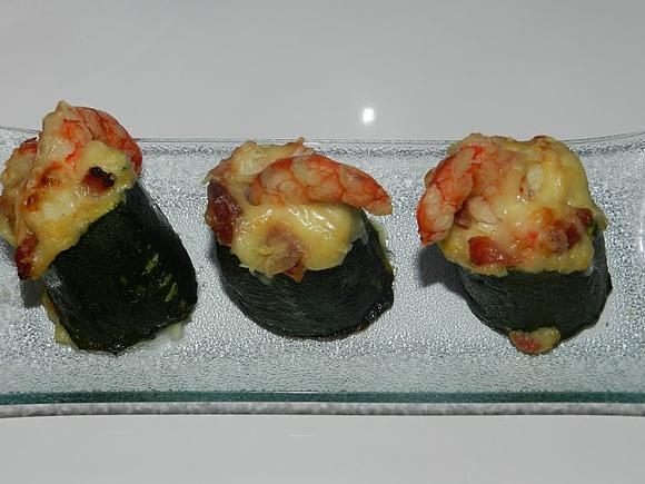 Calabacines rellenos de jamón y surimi