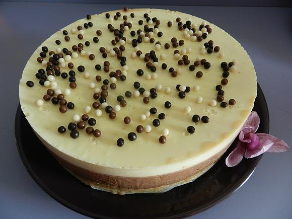 Tarta de tres chocolates