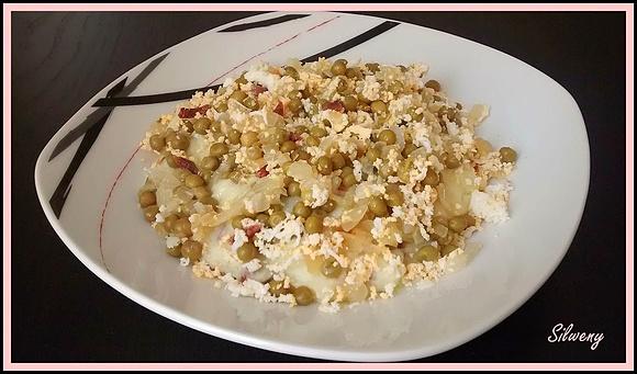 Guisantes con puré de patatas y jamón