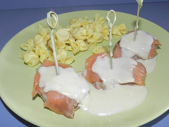 Solomillo con salmón ahumado y queso de cabra