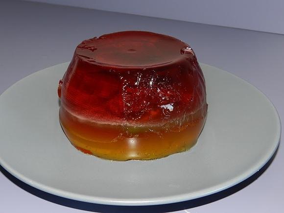 Gelatina bicolor con sorpresa