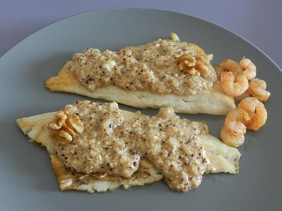Lubina con salsa de nueces
