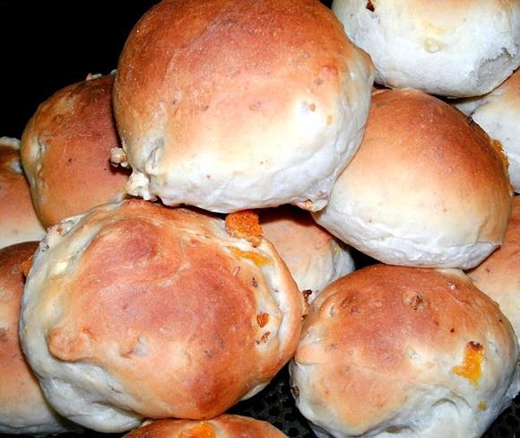 Bollitos caprichosos con orejones y nueces