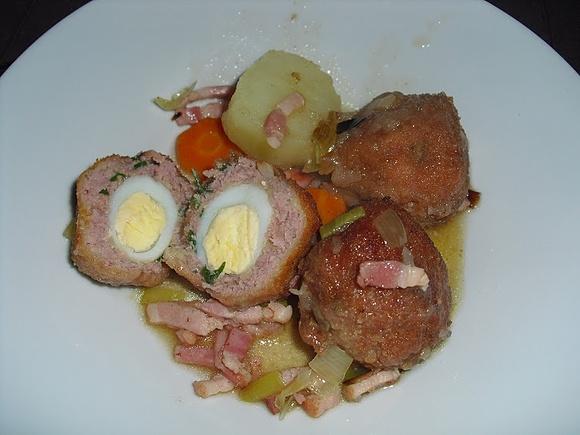 Albóndigas con huevo de codorniz