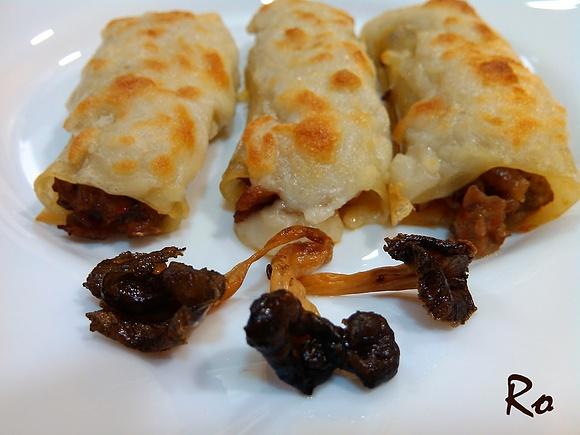 Canelons de agulla de porc amb camagrocs