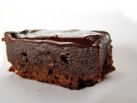 Ganache con agua y brownie con nibs