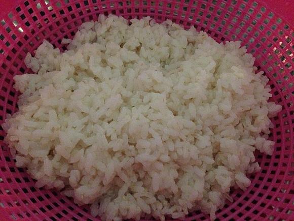 Arroz salteado con ajo, jamón y huevo