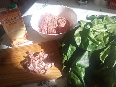 Sopa de albondigas con acelgas