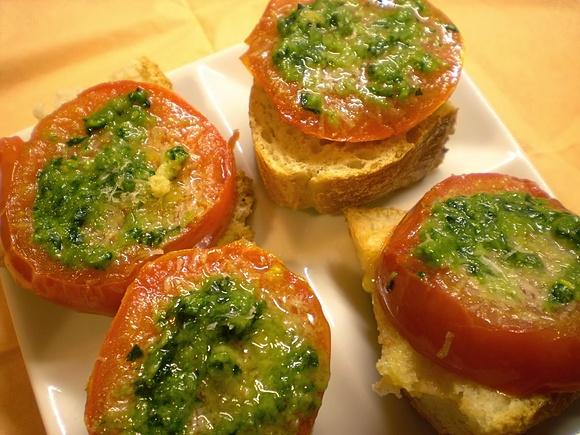 Tomàquets al pesto