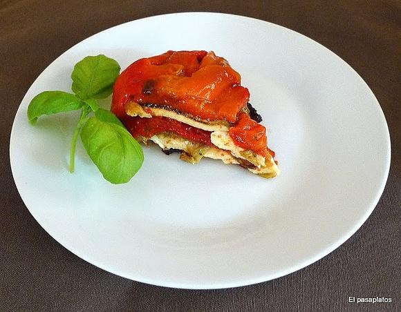Milhojas de berenjena, pimiento y mozzarella