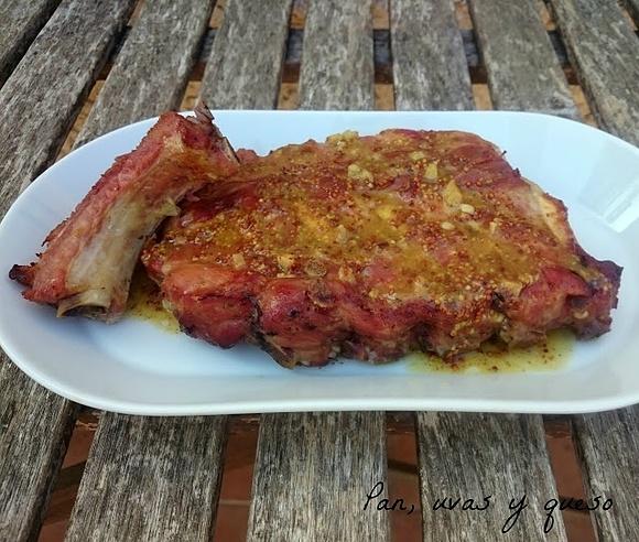 Costillas de cerdo asadas con salsa de mostaza